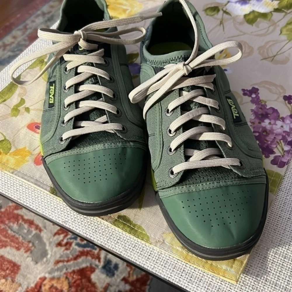 Teva SIZE 9,  S/N 1000225 green lace up shoes.